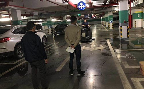 让停车场的工作变得更加的干净快速整洁的深圳洗地机。 深圳洗地机